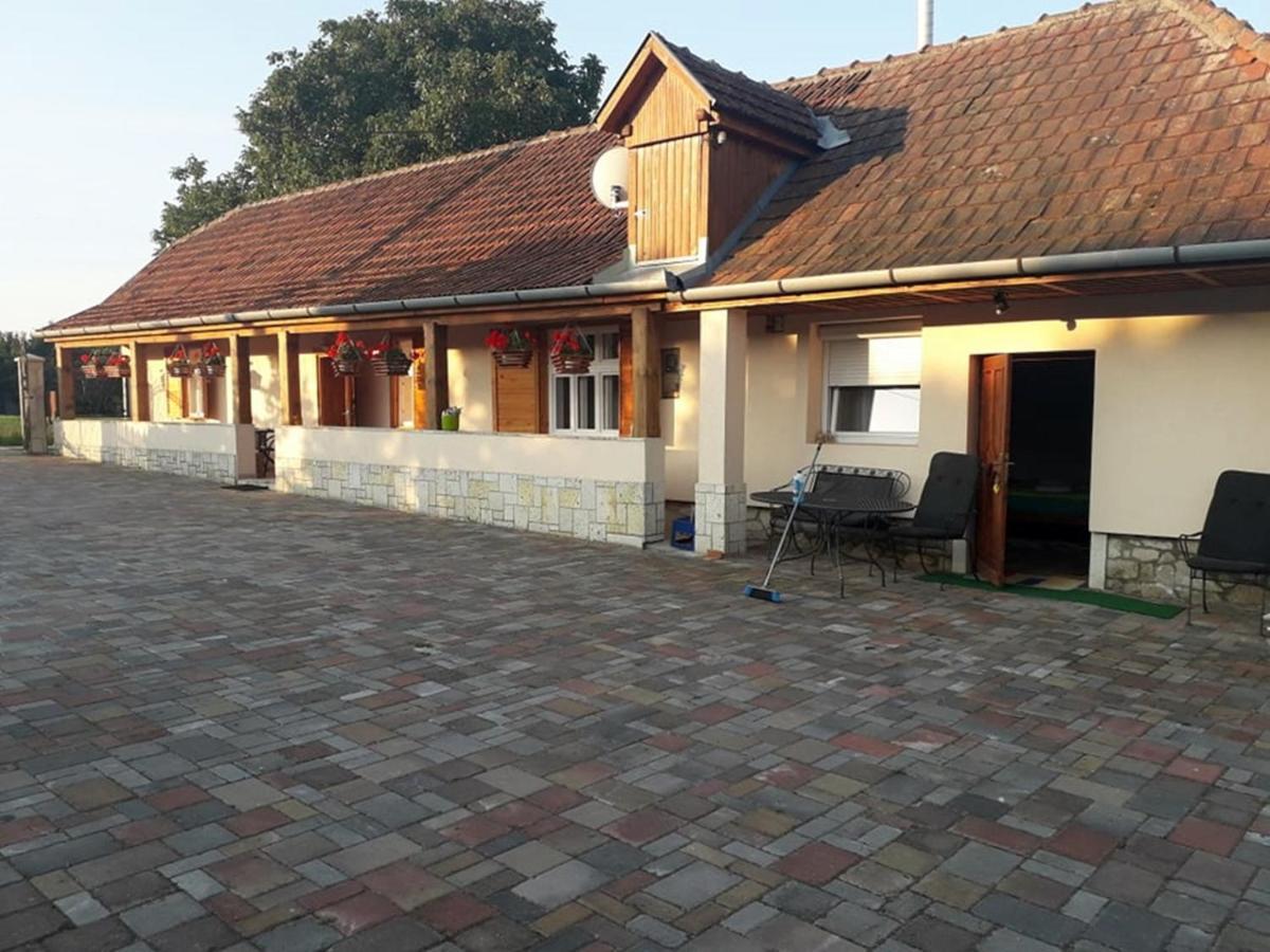Hegyalja Vendeghaz Appartement Tolcsva Buitenkant foto